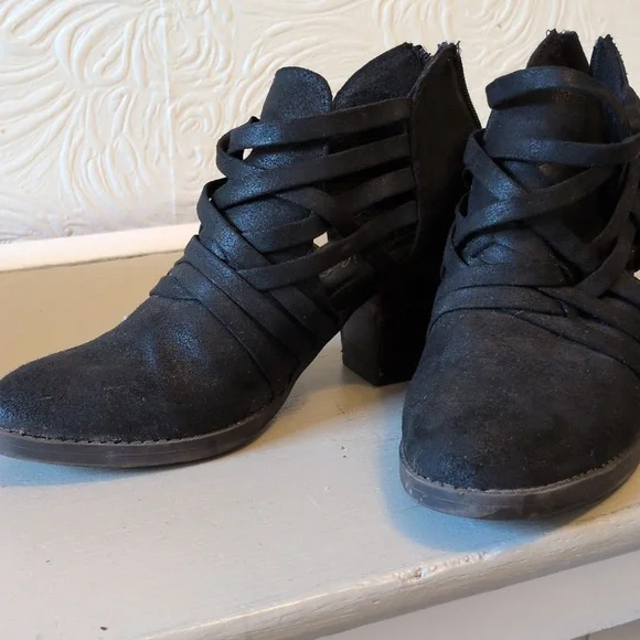 Fergie Black Ankle Booties - Picture 1 of 9